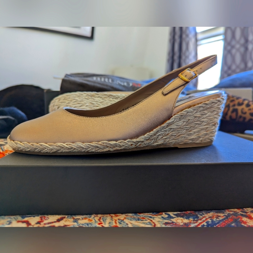 (NWT) Bruno Magli slingback (37.5)